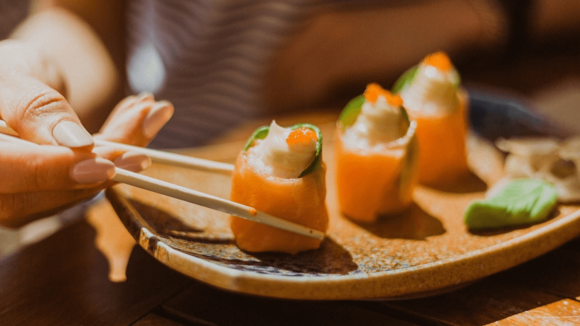 Salmon roses on a wooden plate