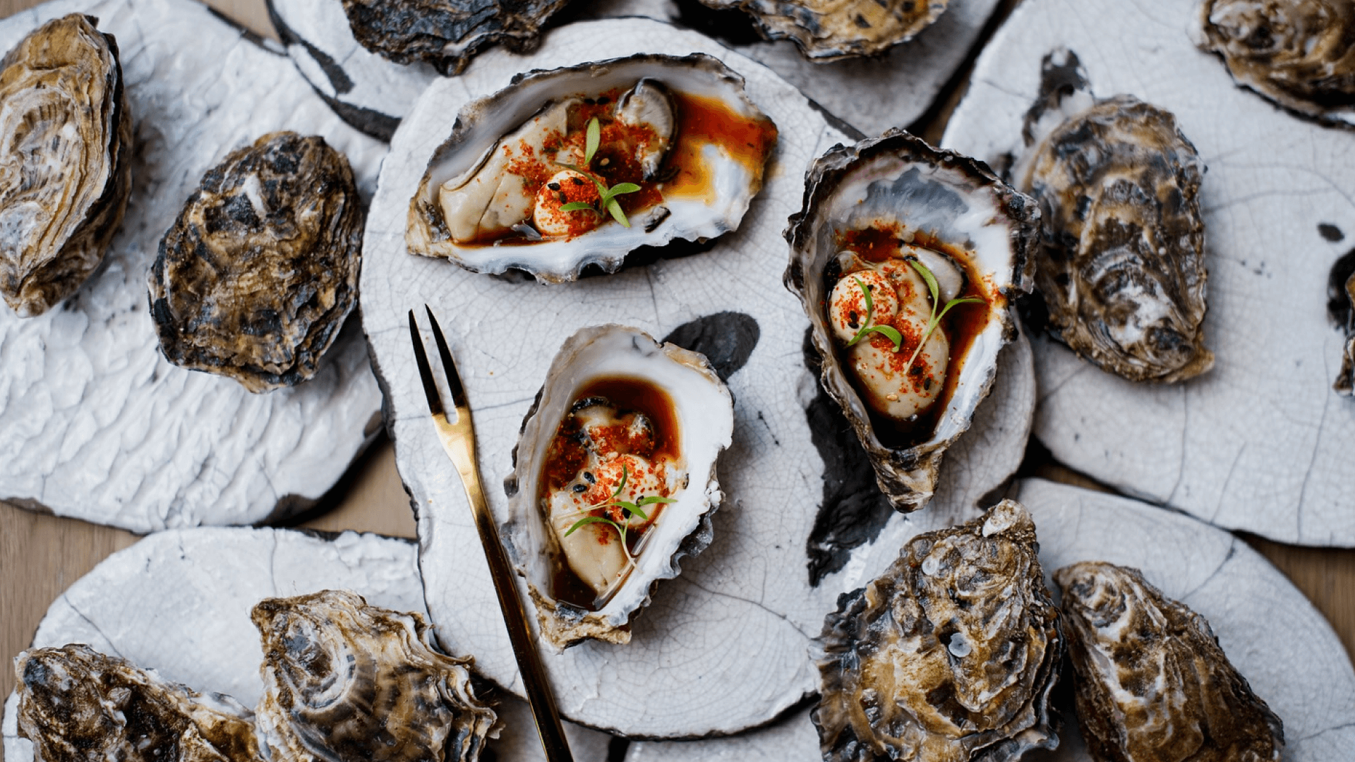 Seafood guide Mussels on a white plate at Galjoen.
